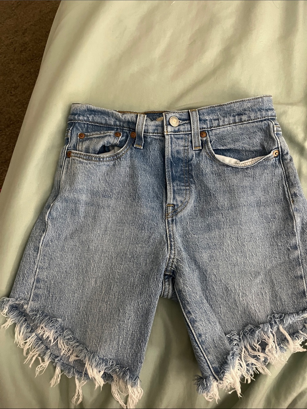 LEVIS Light Wash Frayed Hem Denim Shorts